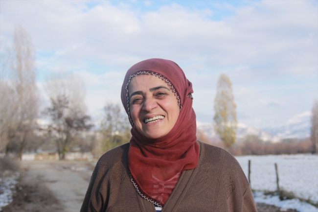 Kangallarla kedilerin dostluğu dikkat çekiyor