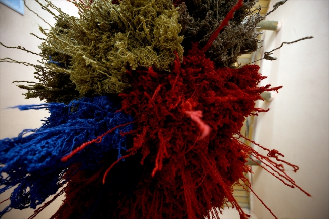 Yöre halkının geçim kaynağı Bayat kilimleri dayanıklılığı ile biliniyor