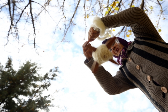 Yöre halkının geçim kaynağı Bayat kilimleri dayanıklılığı ile biliniyor