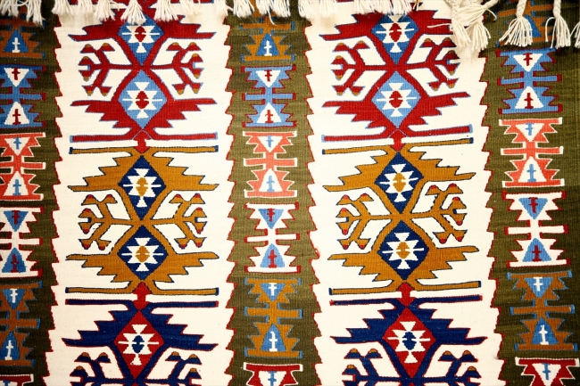 Yöre halkının geçim kaynağı Bayat kilimleri dayanıklılığı ile biliniyor