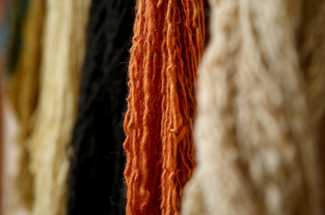 Yöre halkının geçim kaynağı Bayat kilimleri dayanıklılığı ile biliniyor