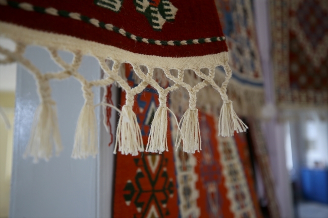 Yöre halkının geçim kaynağı Bayat kilimleri dayanıklılığı ile biliniyor