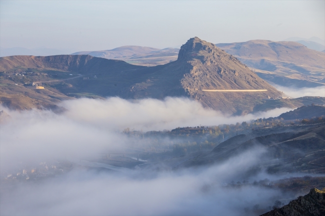 Elazığ'ın sis bulutları altındaki tarihi ilçesi: Palu