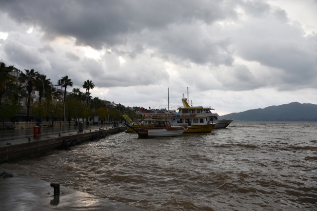 Marmaris'te aşırı yağışlar: 4 tekne battı