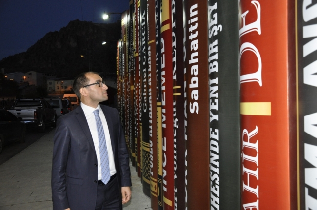 Çukurca'ya kitap şeklinde tabela