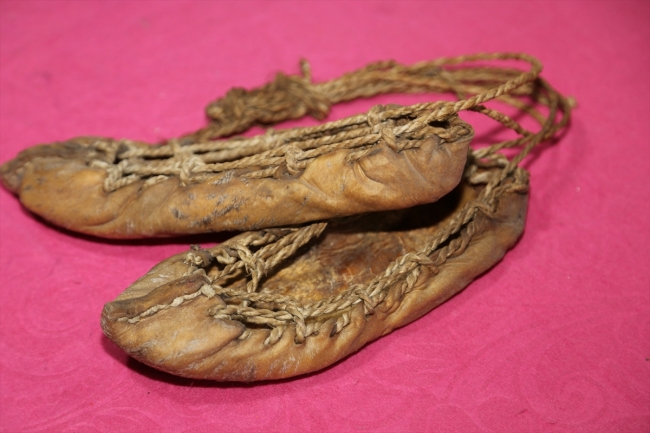 40 yıldır topladığı eski eşyaları evinde sergiliyor