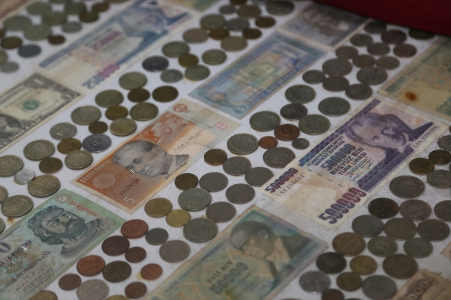 40 yıldır topladığı eski eşyaları evinde sergiliyor