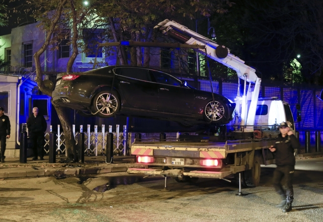 "Dur" ihtarına uymayan alkollü sürücü polise çarptı