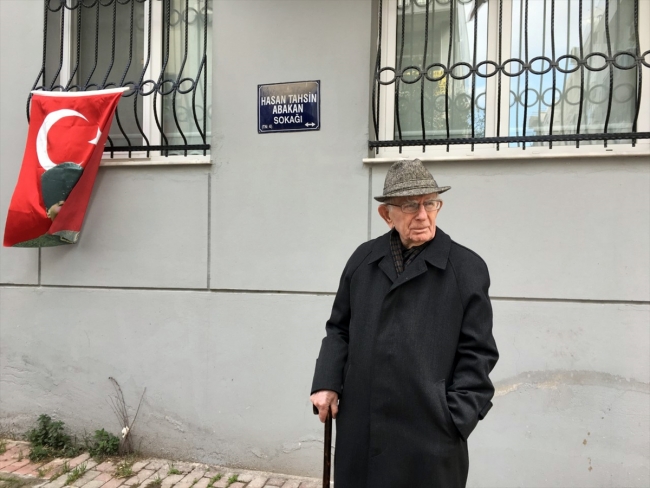 99 yaşındaki emekli öğretmen matematik problemi çözmeden uyumuyor