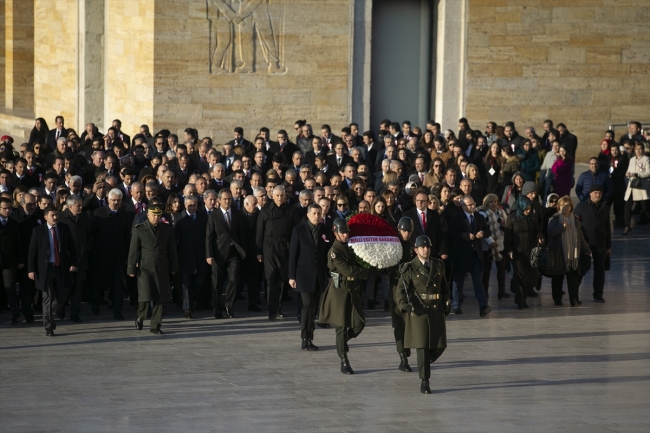 Bakan Selçuk ve öğretmenler Anıtkabir'i ziyaret etti