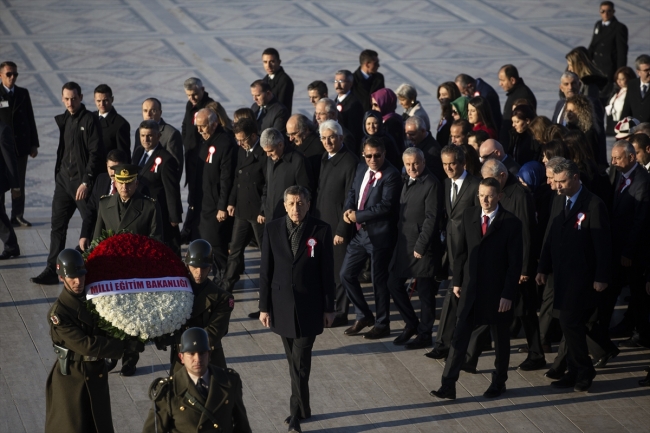 Bakan Selçuk ve öğretmenler Anıtkabir'i ziyaret etti