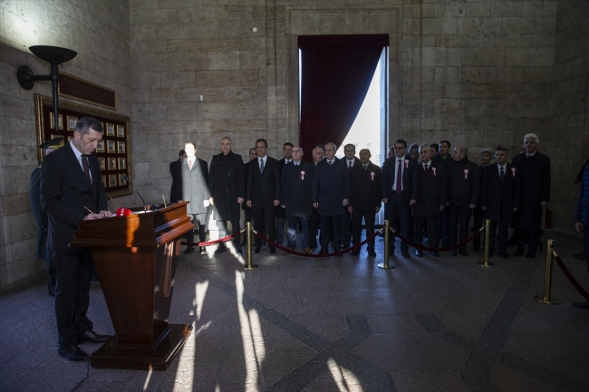 Bakan Selçuk ve öğretmenler Anıtkabir'i ziyaret etti