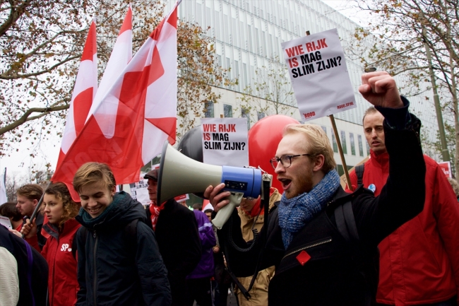 Hollanda'da öğrencilerden "eğitim bursu" protestosu