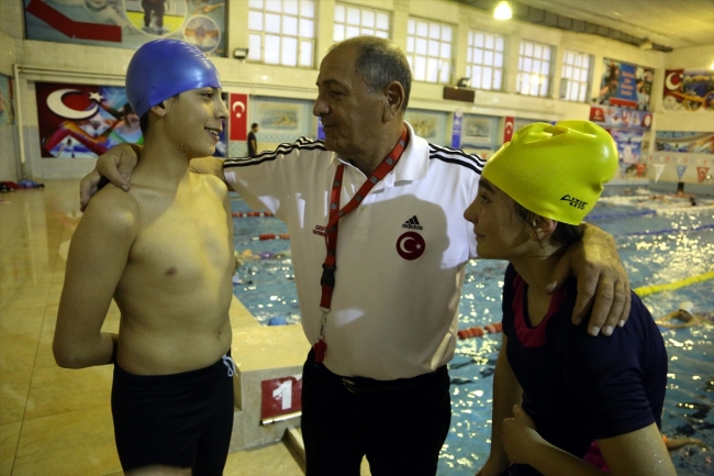 Gecesini gündüzünü engellilere adadı