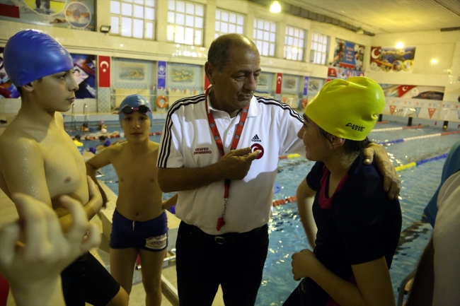 Gecesini gündüzünü engellilere adadı