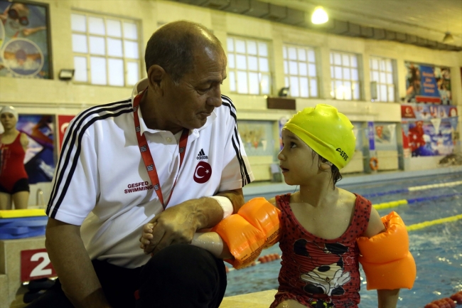 Gecesini gündüzünü engellilere adadı