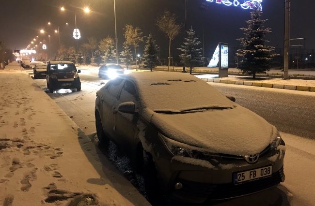 Erzurum ve Kars'ta kar yağışı etkili oldu