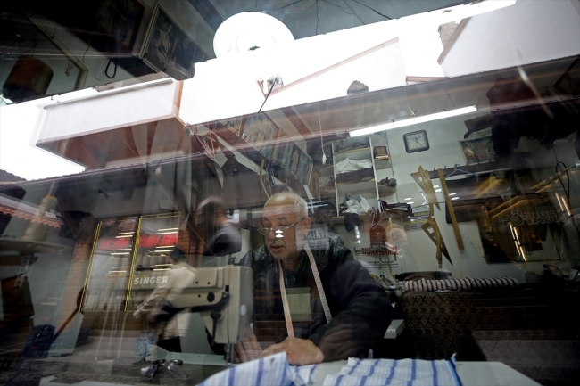 Nostaljik çizgili pijamalar Orhan ustanın ellerinden çıkıyor