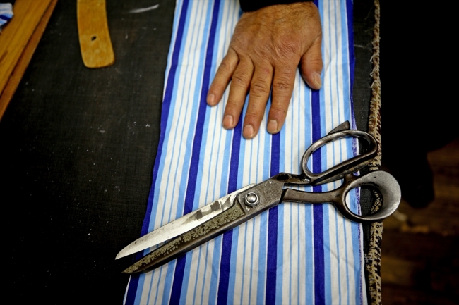 Nostaljik çizgili pijamalar Orhan ustanın ellerinden çıkıyor