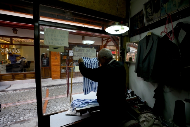 Nostaljik çizgili pijamalar Orhan ustanın ellerinden çıkıyor