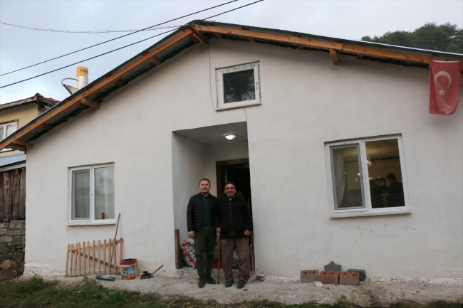 Bolu'da evi yanan "Ali dede" yeni evinde kedileriyle mutlu