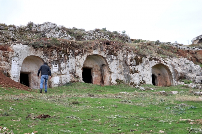 Roma dönemi kaya mezarları tarihe ışık tutulacak