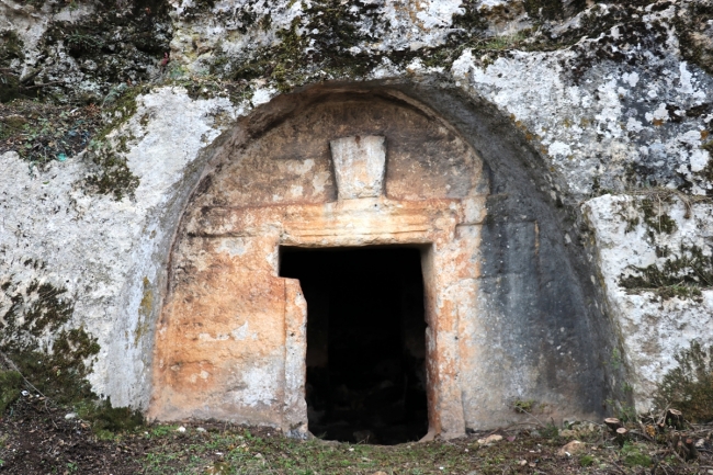 Roma dönemi kaya mezarları tarihe ışık tutulacak