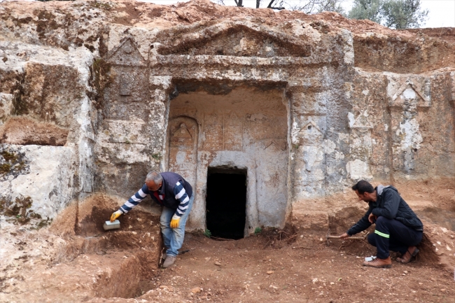 Roma dönemi kaya mezarları tarihe ışık tutulacak