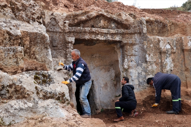 Roma dönemi kaya mezarları tarihe ışık tutulacak