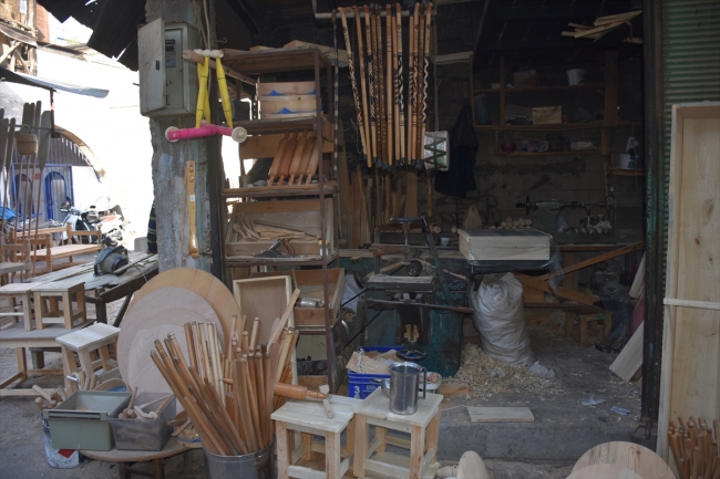 Ekmek teknesinde yarım asırdır ahşaba şekil veriyor