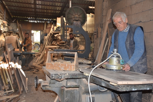 Ekmek teknesinde yarım asırdır ahşaba şekil veriyor