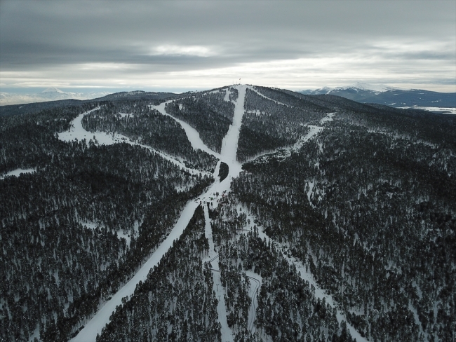 Uzun pistleriyle öne çıkan Cıbıltepe Kayak Merkezi yeni sezona hazır