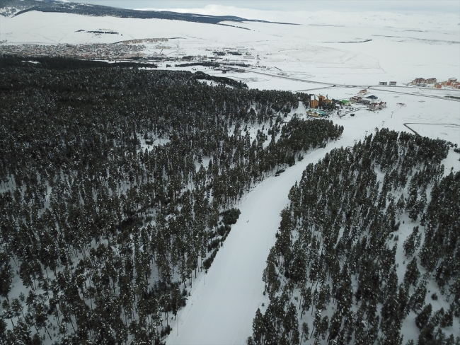 Uzun pistleriyle öne çıkan Cıbıltepe Kayak Merkezi yeni sezona hazır