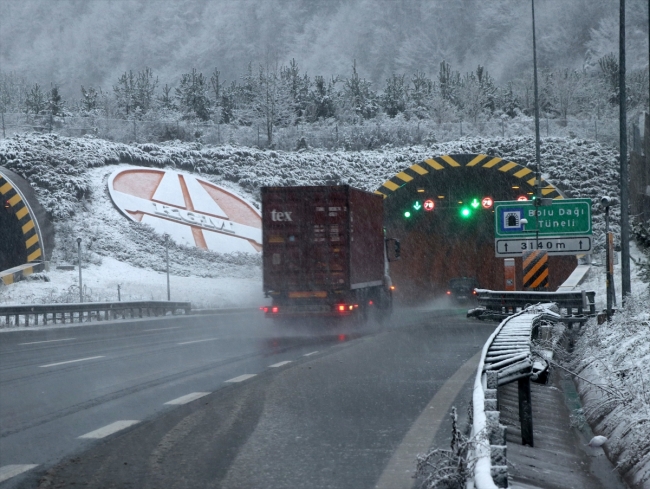Bolu Dağı'nda kar yağışı başladı