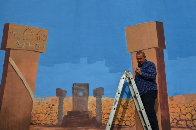 İşçi emeklisi ressam Şanlıurfa duvarlarını renklendiriyor