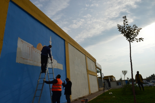 İşçi emeklisi ressam Şanlıurfa duvarlarını renklendiriyor