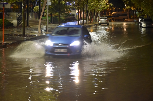 Gaziantep ve Kahramanmaraş'ta sağanak etkili oldu