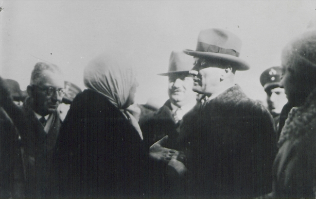 Genelkurmay arşivlerinden paylaşılan fotoğraflarla Atatürk ve Türk kadını