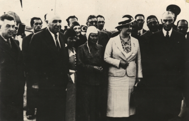 Genelkurmay arşivlerinden paylaşılan fotoğraflarla Atatürk ve Türk kadını