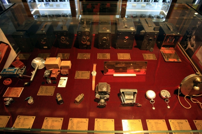 "Casus fotoğraf makineleri" müzede sergileniyor