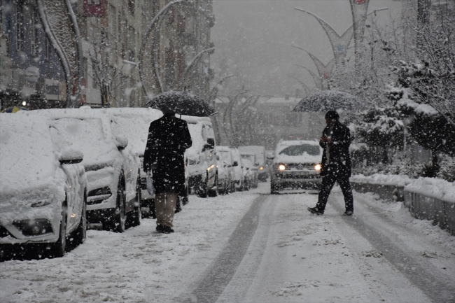Hakkari'de yoğun kar yağışı