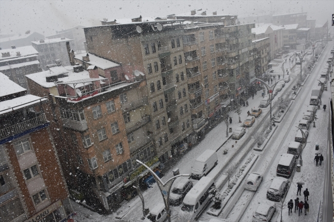 Hakkari'de yoğun kar yağışı