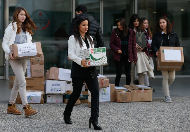 Öğrencilerin çabası ile İzmir dışına okul malzemesi gönderiliyor