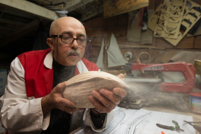 Ahşap atıklar Ömer Şavlı'nın ellerinde sanat eserine dönüşüyor