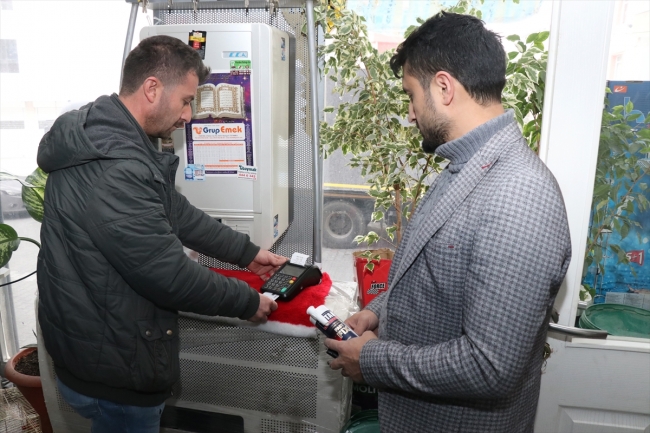 Konuşabilmek için "adım adım" şebeke arıyorlar