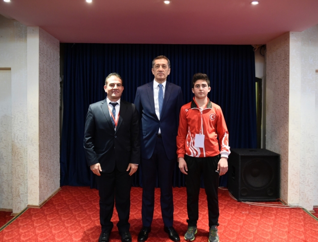 Milli Eğitim Bakanı Selçuk, "çift kanatlı" öğrencilerle buluştu