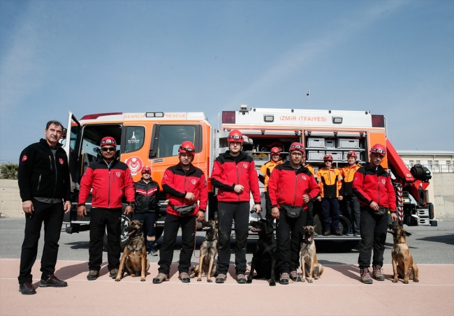 Hayat kurtaran köpekler özenle yetiştiriliyor