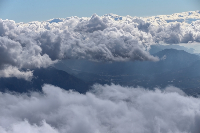 Antalya'da iki mevsim bir arada "zirvede kayak, sahilde deniz keyfi"