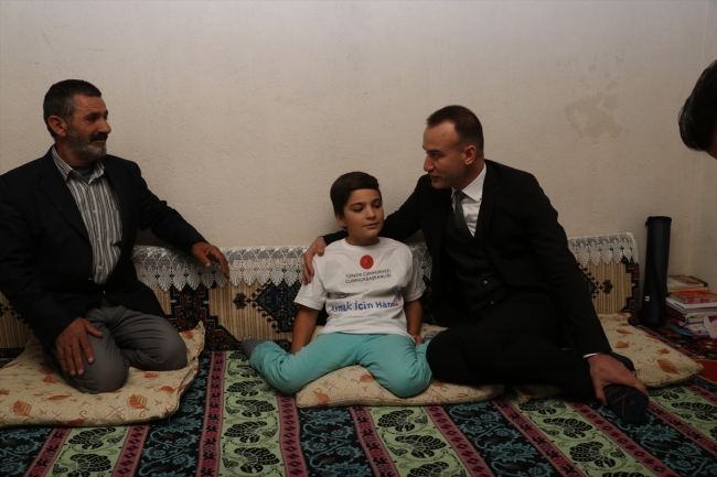 Akülü sandalyeye kavuşan 10 yaşındaki Ferhat Polat okula gidebilecek