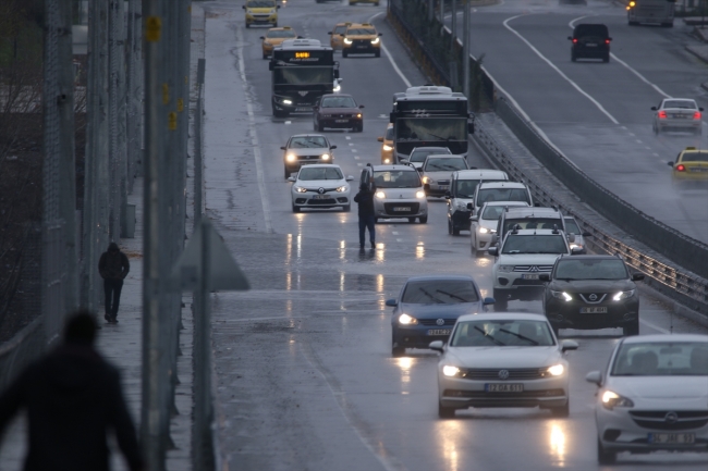 Bingöl'de sağanak hayatı olumsuz etkiledi
